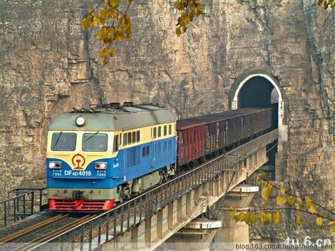 東風4D貨(DF4DH)型干線貨運內燃機車