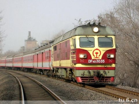 東風4D客(DF4DK)型準高速客運內燃機車