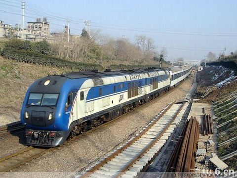 東風11供(DF11G)型準高速客運內燃機車