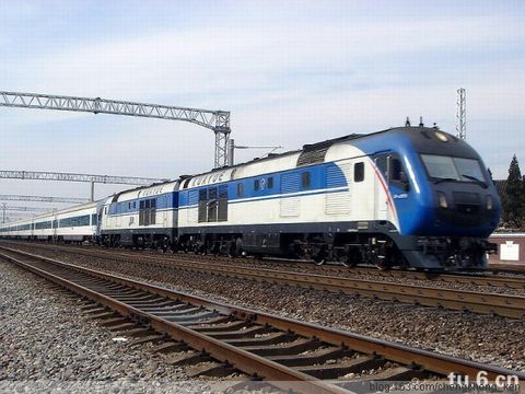 東風11供(DF11G)型準高速客運內燃機車